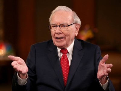 Warren Buffett đặt niềm tin vào Berkshire với lượng mua lại cổ phiếu kỷ lục