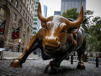 Nhà đầu tư tiến thoái lưỡng nan: Tiếp tục nắm giữ hay chốt lời