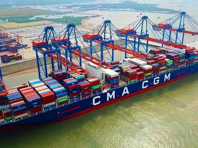 Toàn cảnh chuyến tàu thương mại đầu tiên của hãng tàu CMA – CGM tại Cảng Gemalink (Ảnh: Lê Toàn)