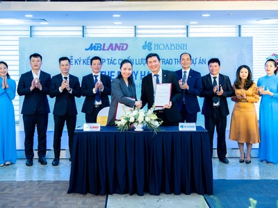 Lễ ký kết hợp đồng hợp tác chiến lược và trao thầu dự án The Ruby Hạ Long giữa Công ty CP Tổng công ty MBLand và Tập đoàn Xây dựng Hòa Bình 