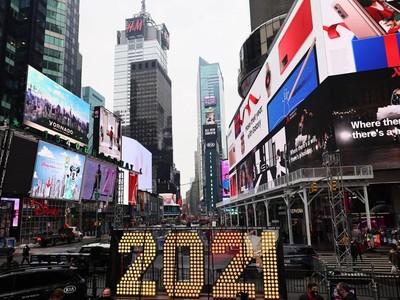 Bloomberg: Nền kinh tế thế giới đột ngột gặp khó khăn về mọi thứ