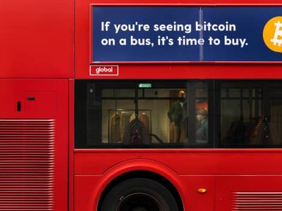 Một quảng cáo về Bitcoin trên xe buýt ở khu West End ở Anh