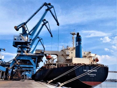 Tàu The Evolution hoàn thành chuyến hàng đầu tiên về cảng Hòa Phát Dung Quất