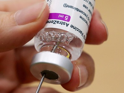 Nghiên cứu: Khả năng gặp hội chứng đông máu hiếm gặp sau khi tiêm vắc xin AstraZeneca thấp hơn ở liều thứ 2