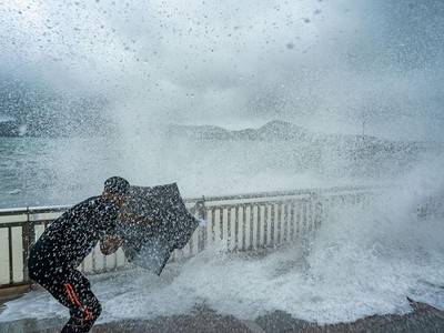 Bão Kompasu làm gia tăng vấn đề của chuỗi cung ứng toàn cầu