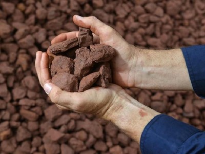 Giá quặng sắt tiếp tục giảm mạnh trong bối cảnh thị trường bất động sản Trung Quốc bất ổn