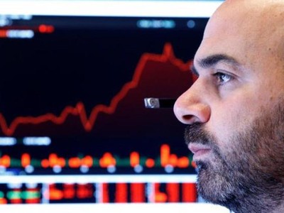 Khối ngoại bán ròng kỷ lục trong năm 2021 tại Việt Nam là do... Tesla và Bitcoin