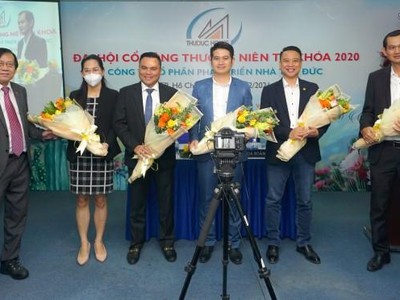 Từ trái sang phải: ông Lê Chí Hiếu, bà Quan Diễm Trang, ông Dương Ngọc Hải, ông Tạ Chí Cường, ông Đàm Mạnh Cường, ông Lữ Minh Sơn.