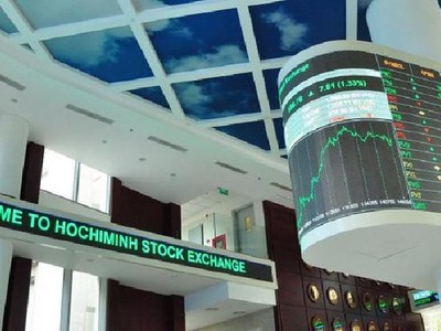 Bloomberg: Chứng khoán Việt Nam giảm sâu do mạnh tay xử lý vi phạm, nhưng là điều tốt cho thị trường trong dài hạn