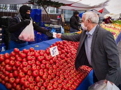 Cú sốc giá thực phẩm toàn cầu làm gia tăng rủi ro cho các thị trường mới nổi