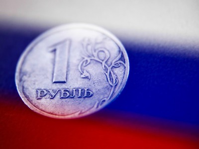 Đồng rúp của Nga tăng lên mức cao nhất 7 năm bất chấp các lệnh trừng phạt 
