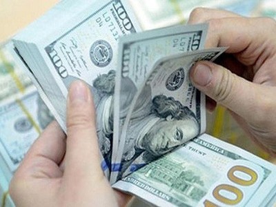 Tiền tháo chạy khỏi hàng hoá và tiếp tục đổ vào đồng USD