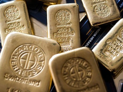 Trung Quốc tăng cường nhập khẩu vàng của Thụy Sĩ trở lại