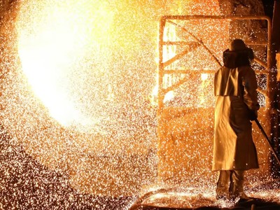 Nhiều lò luyện kim ở châu Âu đối mặt với nguy cơ đóng cửa do thiếu điện