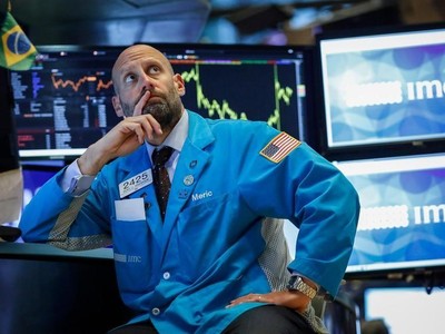 BofA: Tiền mặt tiếp tục đổ vào cổ phiếu và trái phiếu