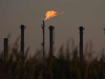 Khí đốt tự nhiên tăng vọt trong bối cảnh châu Âu và châu Á cạnh tranh nguồn cung