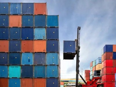 Ngành vận tải biển toàn cầu đang phải đối mặt với một vấn đề mới: Quá nhiều container