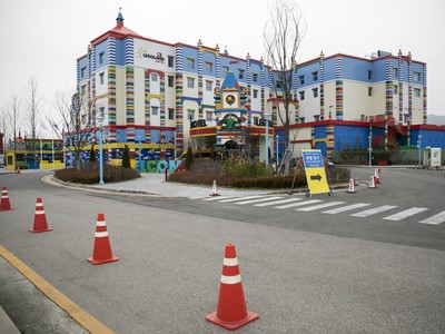 Các vết nứt trên thị trường tín dụng đang mở rộng trên toàn cầu