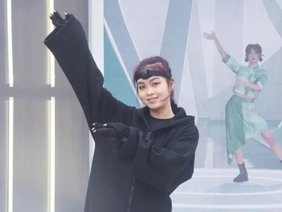 Các vũ công biểu diễn cùng người kỹ thuật số ảo tại Future Life Festival 2022 ở Hàng Châu, Trung Quốc ngày 4/11/2022