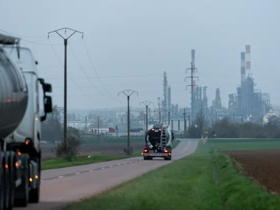 Doanh thu từ dầu mỏ của Nga bắt đầu chịu thiệt hại do ảnh hưởng của các lệnh trừng phạt