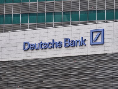 Nỗi sợ hãi về sự bất ổn của hệ thống ngân hàng lan sang Deutsche Bank