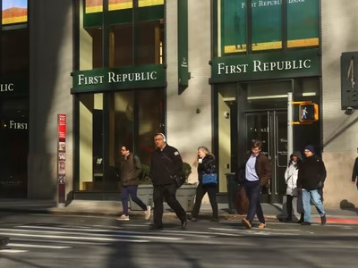 Các quỹ phòng hộ đã kiếm được 7 tỷ USD từ bán khống cổ phiếu ngân hàng trong tháng 3