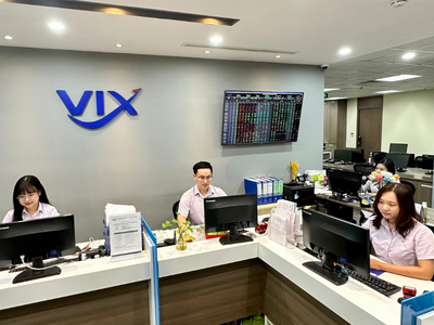 Ông Thái Hoàng Long làm Chủ tịch HĐQT Chứng khoán VIX (VIX)