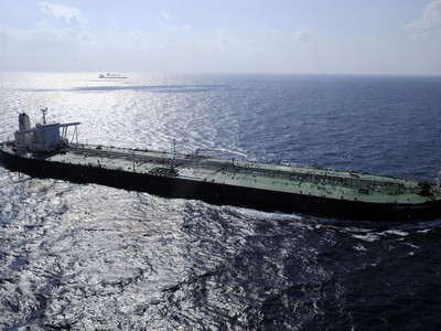 Giá cước vận chuyển dầu sụt giảm mạnh sau khi OPEC+ cắt giảm sản lượng