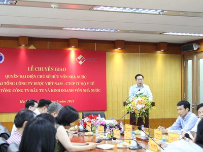 Ông Lê Đức Luận - Thứ trưởng Bộ Y tế phát biểu tại buổi lễ