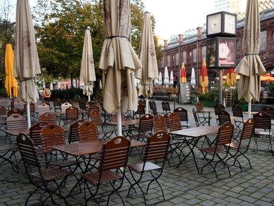 Thiệt hại kinh tế ngày càng sâu sắc khiến ECB rơi vào thế tiến thoái lưỡng nan