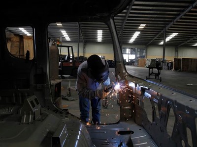 Reuters: Tập đoàn Trường Hải đang xem xét bán cổ phần Thaco Auto