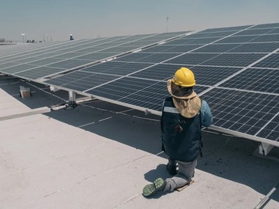 Nhu cầu tấm pin năng lượng mặt trời đang thắt chặt nguồn cung bạc