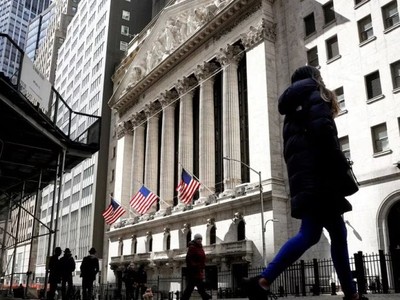 Đường cong lợi suất của Mỹ đảo ngược sâu nhất kể từ năm 1981 cho chúng ta biết điều gì?