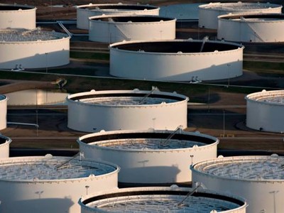 Thị trường dầu mỏ dễ bị tổn thương hơn trước những cú sốc do lãi suất tăng