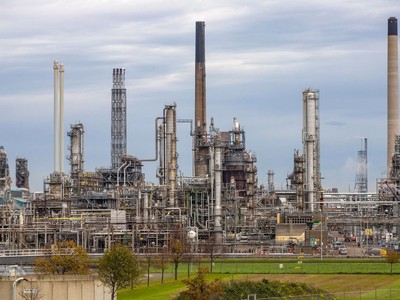 Việc cắt giảm sản lượng của Ả Rập Xê Út khiến giá dầu diesel thế giới tăng vọt