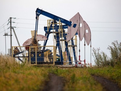 Thị trường dầu mỏ đối mặt với tình trạng thiếu hụt nguồn cung trong quý tới