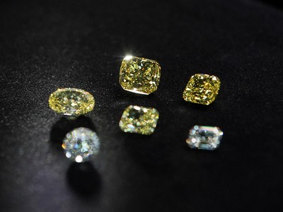 Ngành kim cương toàn cầu gặp khó trước lo ngại lệnh cấm vận của G7