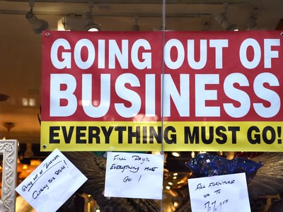 Tình trạng phá sản doanh nghiệp và vỡ nợ gia tăng là một trở ngại khác cho nền kinh tế Mỹ