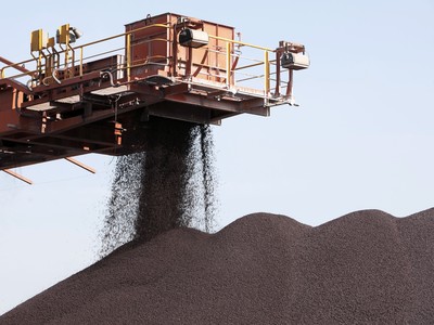 Tình thế tiến thoái lưỡng nan của Trung Quốc với giá quặng sắt và giải cứu thị trường bất động sản