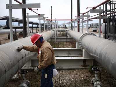 Mỹ đang bổ sung lại kho dự trữ dầu chiến lược nhanh nhất có thể trong bối cảnh giá thấp hơn