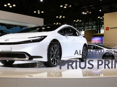 Tại sao các nhà sản xuất ô tô lại chuyển sang xe hybrid giữa quá trình chuyển đổi xe điện trên toàn cầu