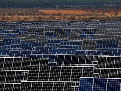 Giá tấm pin mặt trời giảm mạnh có thể buộc một trong những nhà máy sản xuất lớn nhất châu Âu phải đóng cửa