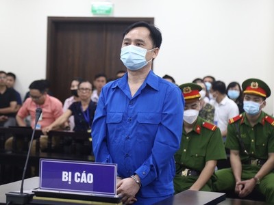 Bị cao Đỗ Thành Nhân, cựu Chủ tịch Louis Holdings tại phiên xử sơ thẩm vụ án "Thao túng thị trường chứng khoán" giữa năm 2023