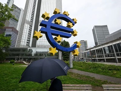 ECB tiếp tục giữ nguyên lãi suất