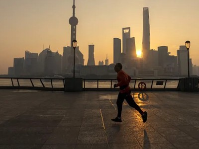 IMF nâng dự báo tăng trưởng kinh tế toàn cầu