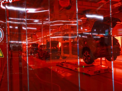 Châu Âu bị buộc phải khởi động lại ngành công nghiệp ô tô trong bối cảnh cạnh tranh gay gắt