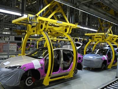 Trung Quốc tập trung vào sản xuất, bỏ bất động sản lại phía sau