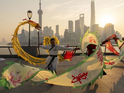 Bloomberg: Thách thức từ Trung Quốc đang phủ bóng lên sự phục hồi của thị trường toàn cầu