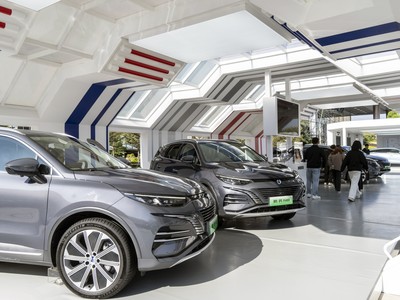 Trung Quốc kêu gọi các nhà sản xuất xe điện mua chip nội địa khi xung đột với Mỹ leo thang