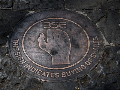 Vốn hóa thị trường chứng khoán Trung Quốc và Hồng Kông bốc hơi 4.800 tỷ USD